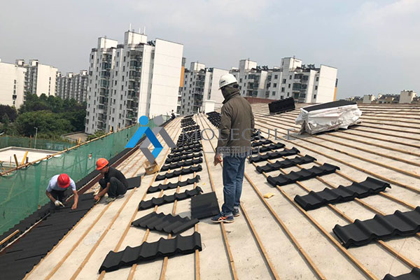 無錫摩利科為無錫漁港中學(xué)提供陶感瀝青波形瓦